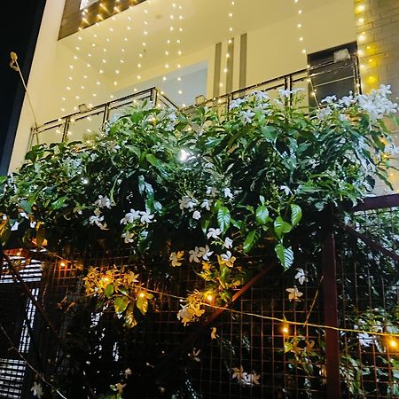 Atulyam Stays Sushant Golf City Lucknow Exterior foto