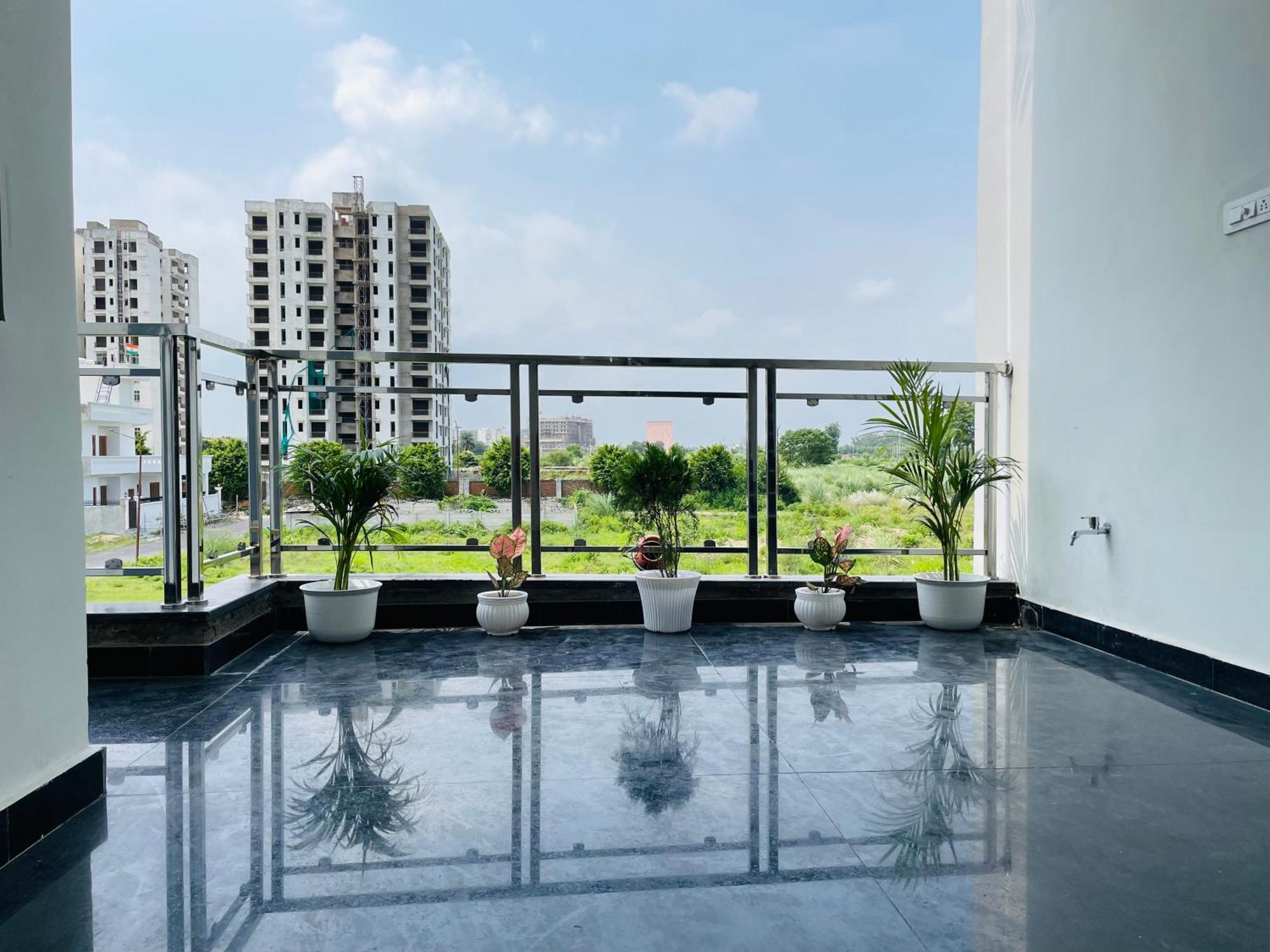 Atulyam Stays Sushant Golf City Lucknow Exterior foto