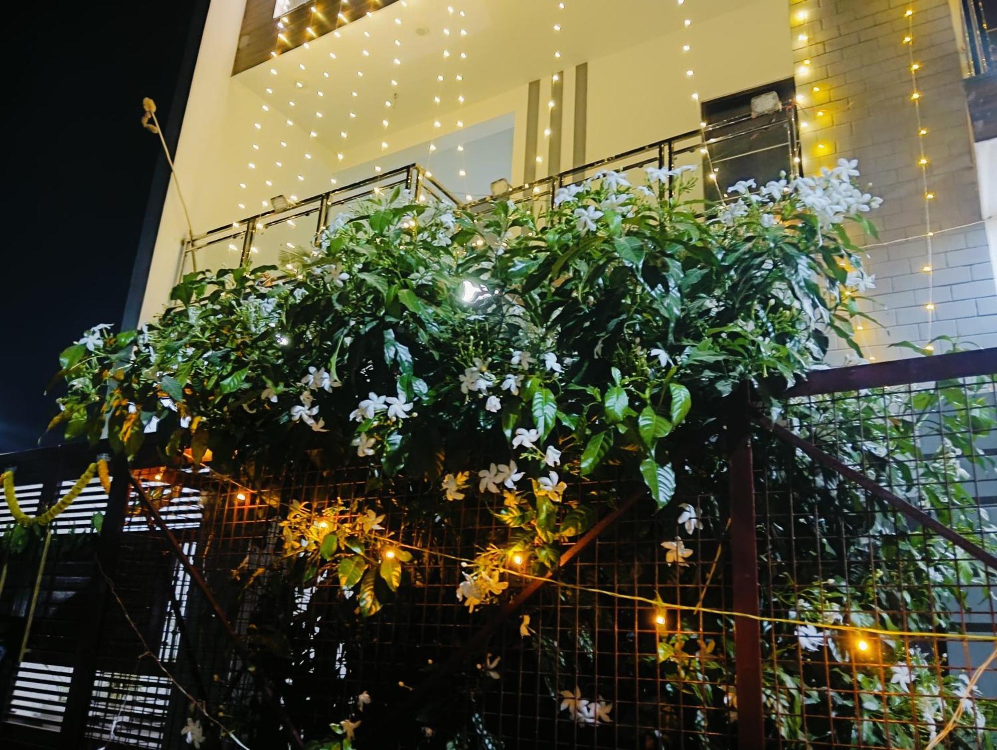 Atulyam Stays Sushant Golf City Lucknow Exterior foto
